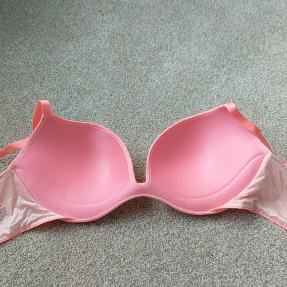 Victoria's Secret Incredible Neon Plunge B… - Picture 2 of 6